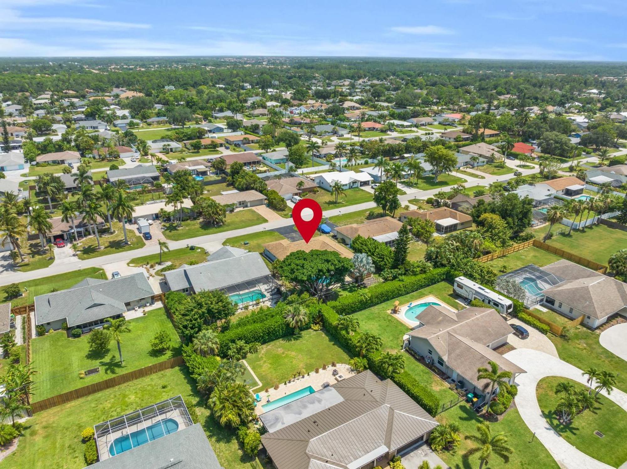 Salt Water Heated Pool Home With A Tiki Bar, A Garage Game Room And 4 Bikes Naples Exterior photo